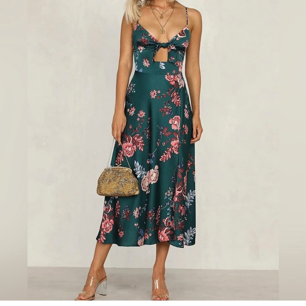 Spaghetti Strap Midi Satin Dresses Tie Front
Backless Split Hollow Dress